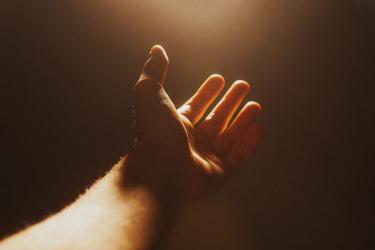 hand-4661763_1280-1024x682